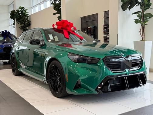 Isle of Man Green Metallic 2026 BMW M5 Base
