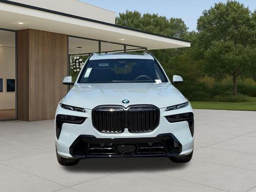Gray Metallic 2026 BMW X7 xDrive40i