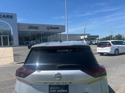 Brilliant Silver Metallic 2024 Nissan Rogue S