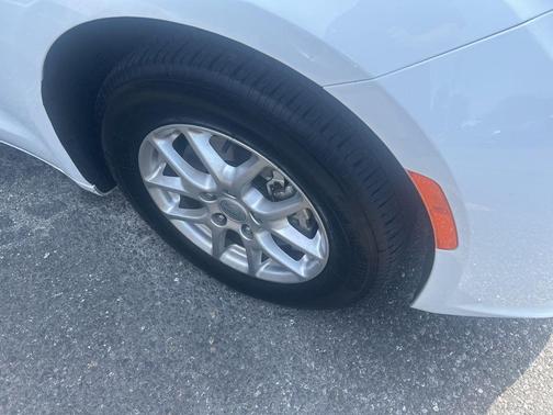 Bright White Clearcoat 2024 Chrysler Pacifica Touring L