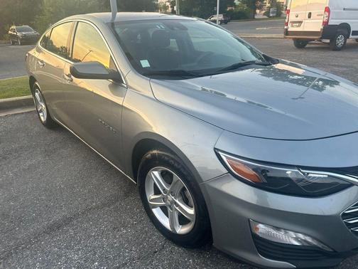 Sterling Gray Metallic 2024 Chevrolet Malibu FWD 1LT