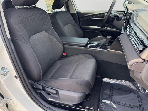 Ice 2025 Toyota Camry LE