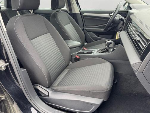 Deep Black Pearl 2025 Volkswagen Jetta 1.5T S