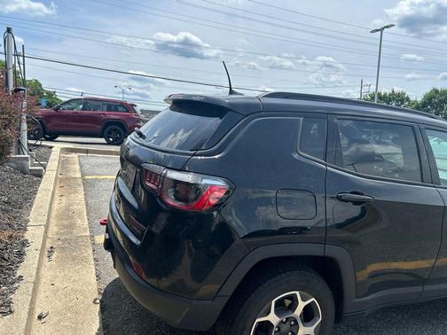 Diamond Black Crystal Pearlcoat 2022 Jeep Compass Trailhawk