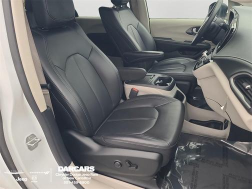 2023 Chrysler Pacifica Hybrid Touring L