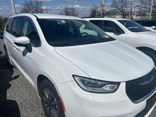 2023 Chrysler Pacifica Hybrid Touring L