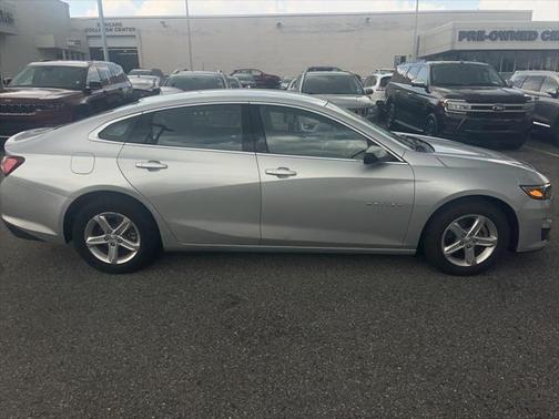 2022 Chevrolet Malibu FWD LT
