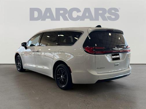 Bright White Clearcoat 2026 Chrysler Pacifica L