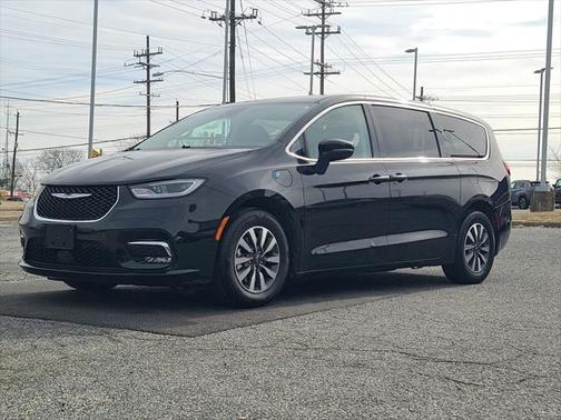 2023 Chrysler Pacifica Hybrid Touring L