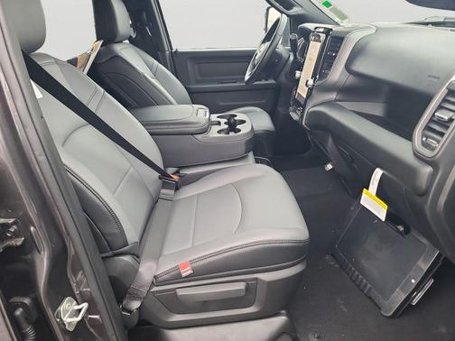 2026 RAM 2500 Tradesman Crew Cab 4x4 6'4' Box