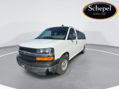 2025 Chevrolet Express 3500 LT