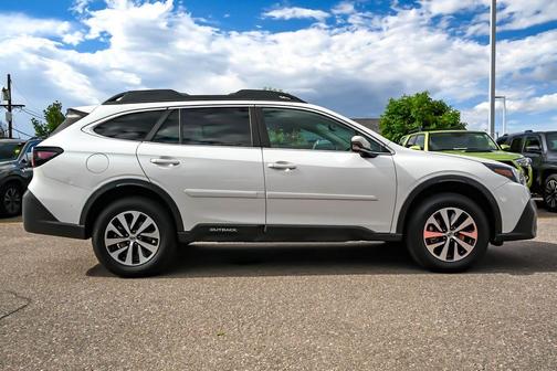 Crystal White Pearl 2022 Subaru Outback Premium