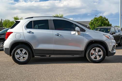 Silver Ice Metallic 2019 Chevrolet Trax LT