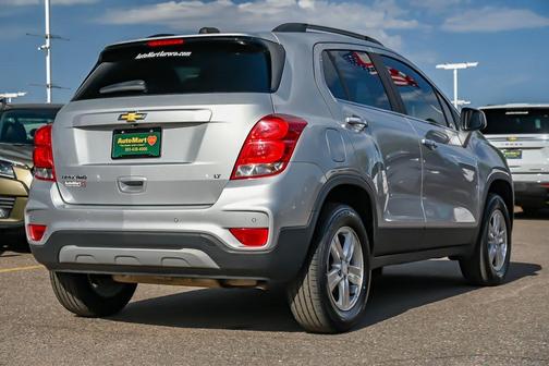 Silver Ice Metallic 2019 Chevrolet Trax LT