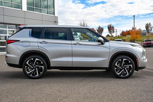 2024 Mitsubishi Outlander SE