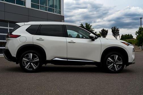 White 2023 Nissan Rogue Platinum