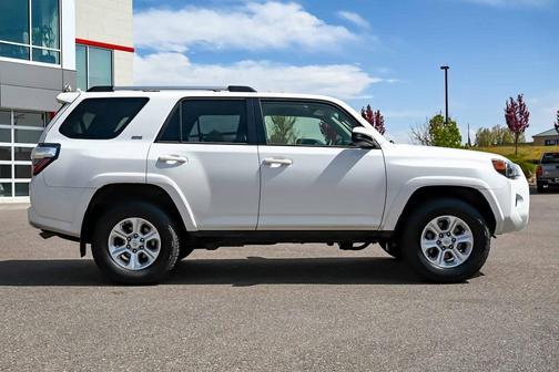 2022 Toyota 4Runner SR5
