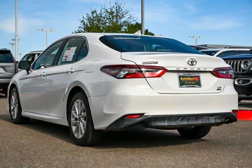 Ice 2024 Toyota Camry LE