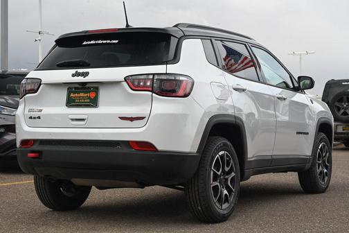 Bright White Clearcoat 2025 Jeep Compass Trailhawk