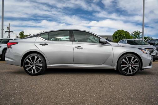 2022 Nissan Altima 2.5 Platinum