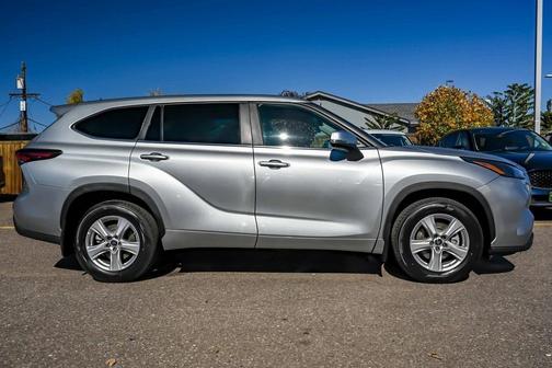 2024 Toyota Highlander LE