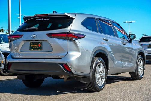 2024 Toyota Highlander LE