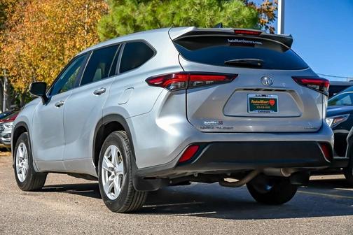 2024 Toyota Highlander LE