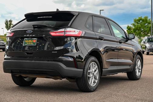 2022 Ford Edge SE