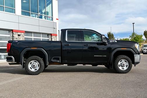 Black 2021 GMC Sierra 2500 SLE