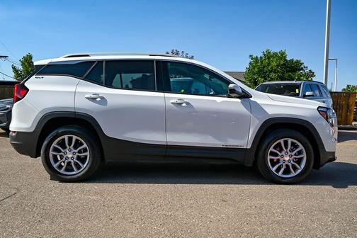 Summit White 2024 GMC Terrain SLT