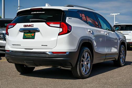 Summit White 2024 GMC Terrain SLT