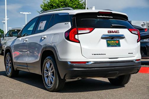 Summit White 2024 GMC Terrain SLT