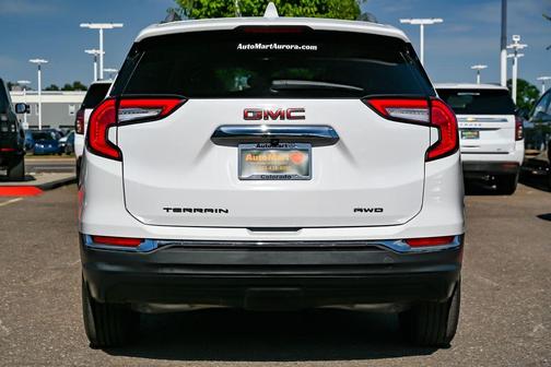 Summit White 2024 GMC Terrain SLT