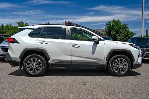 2022 Toyota RAV4 Hybrid XLE Premium