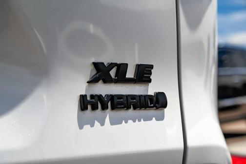 2022 Toyota RAV4 Hybrid XLE Premium