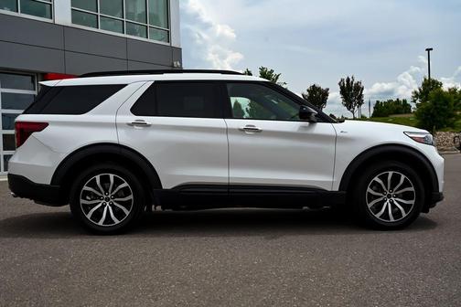 White Metallic 2022 Ford Explorer ST-Line