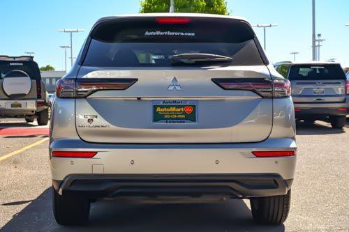 Silver 2025 Mitsubishi Outlander ES
