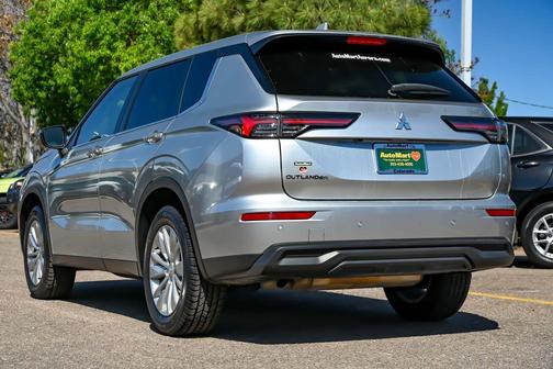 Silver 2025 Mitsubishi Outlander ES