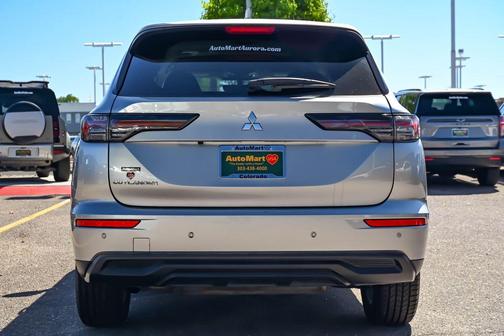 Silver 2025 Mitsubishi Outlander ES