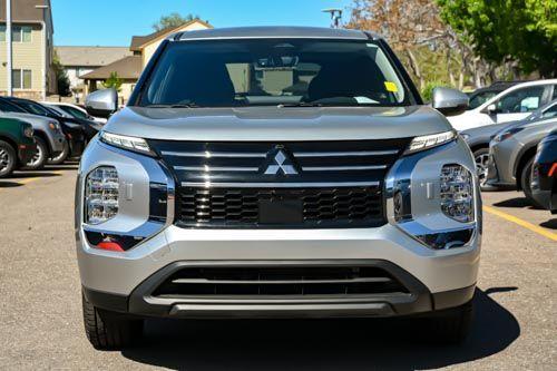Silver 2025 Mitsubishi Outlander ES