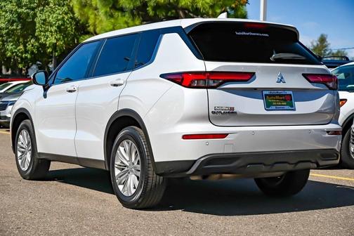 2024 Mitsubishi Outlander ES