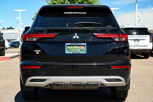 Black 2023 Mitsubishi Outlander