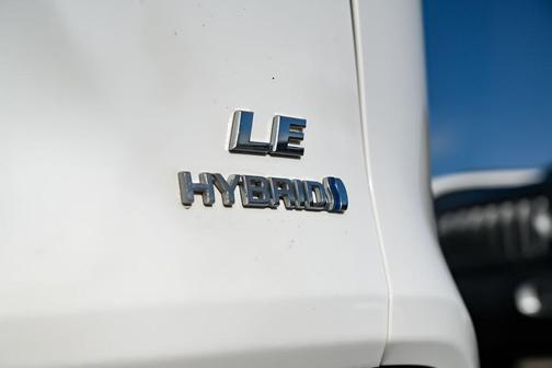 Ice 2023 Toyota RAV4 Hybrid LE