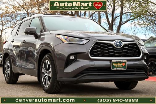 Magnetic Gray Metallic 2022 Toyota Highlander Hybrid XLE
