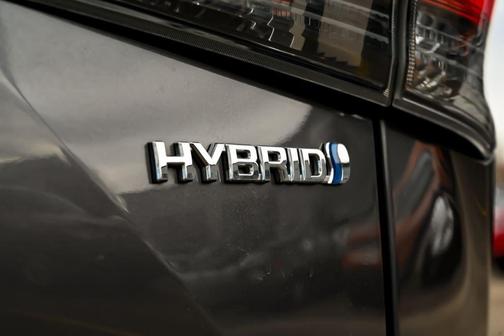 Magnetic Gray Metallic 2022 Toyota Highlander Hybrid XLE