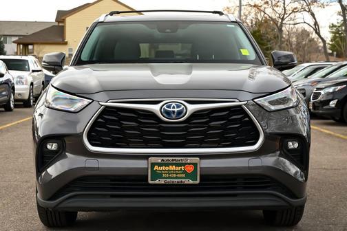 Magnetic Gray Metallic 2022 Toyota Highlander Hybrid XLE