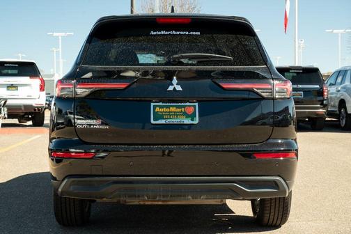 2025 Mitsubishi Outlander ES