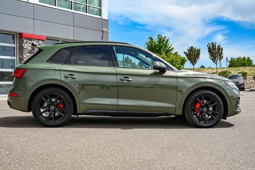 District Green Metallic 2024 Audi Q5 e 55 S line quattro Premium