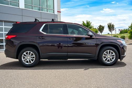 Black Cherry Metallic 2021 Chevrolet Traverse LT Cloth