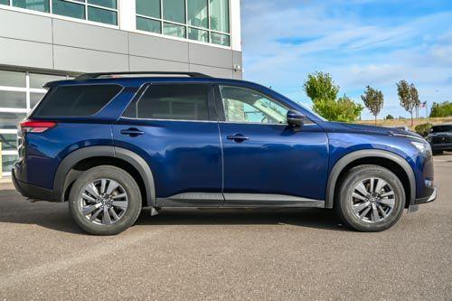 Deep Ocean Blue 2025 Nissan Pathfinder SV